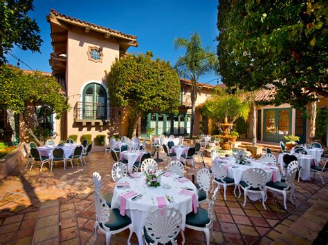 Harris ranch inn - Harris Ranch Resort, Coalinga, California. 31,949 likes · 149 talking about this · 123,099 were here. With three on-site restaurants, the Express BBQ and 153 deluxe guest …